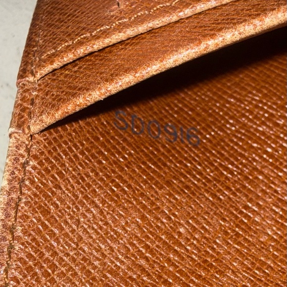 Louis Vuitton Monogram Kisslock Compact Wallet - Picture 13 of 16